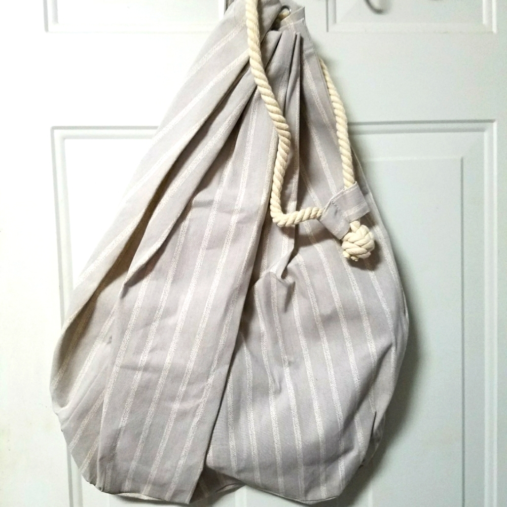 Laundry bag with sling